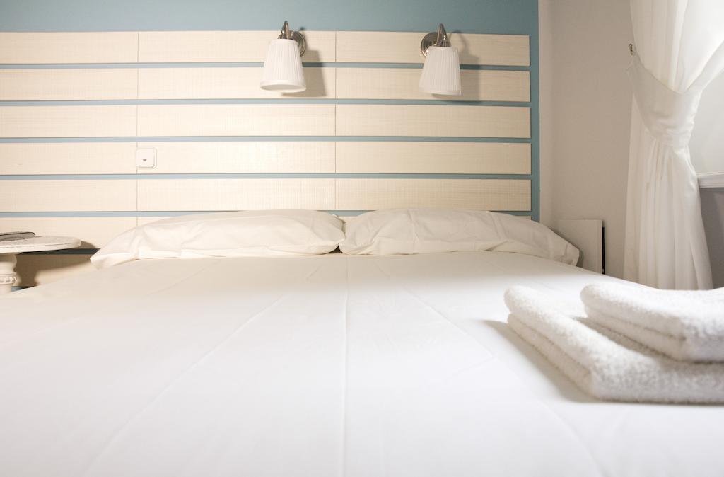Hostal Monjes Peregrinos Burgo Екстериор снимка